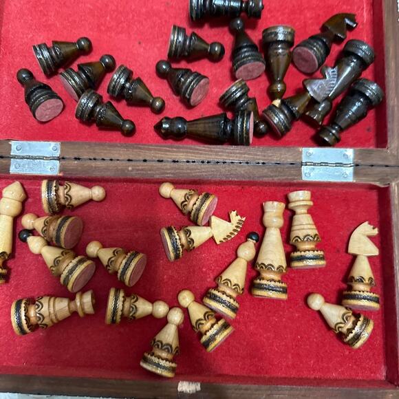 Chess Set With Hinged Carved Wooden Box - Picture 2 of 10